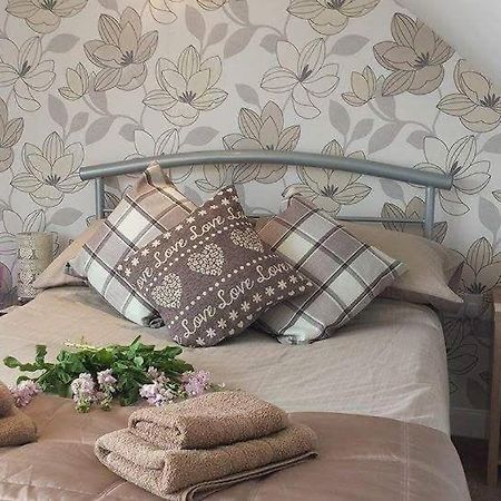 فيلا Carvetii - Gemini House - 4 Bed House Sleeps Up To 8 People Tillicoultry المظهر الخارجي الصورة